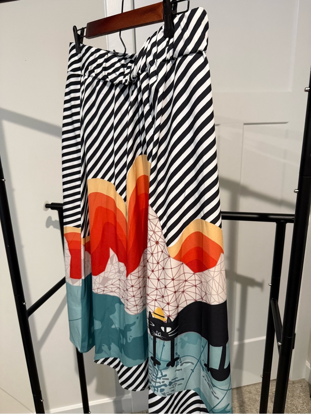 SHEIN Black & White Striped Midi Skirt with Sunset Wave Print
